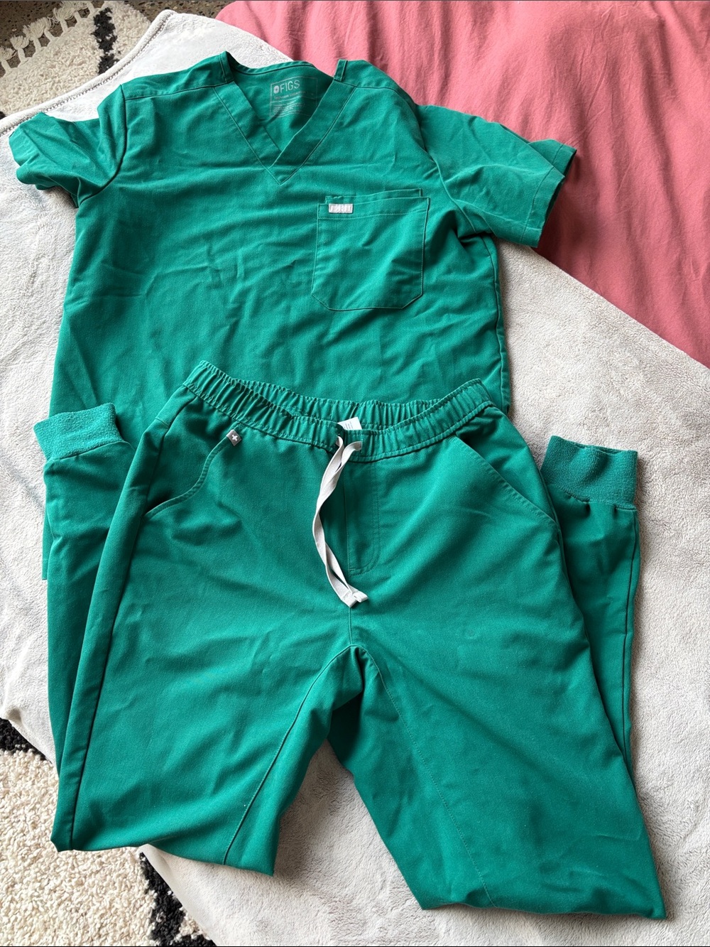 Men’s Hunter Green Figs Set Size Medium Top and Small Jogger